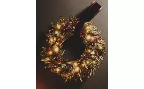 ΧΡΙΣΤΟΥΓΕΝΝΙΑΤΙΚΟ ΣΤΟΛΙΔΙ ΣΤΕΦΑΝΙ ΜΕ ΦΩΣ ΚΑΙ ΦΥΛΛΑ ΕΛΙΑΣ (40 CM)