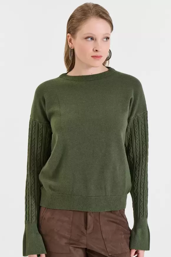 Πλεκτό Πουλόβερ με Πλέξη Πλεξούδας στα Μανίκια