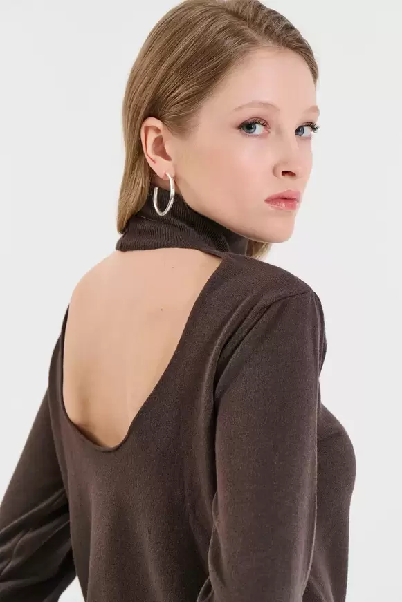 Πλεκτή Μπλούζα με Όρθιο Γιακά και Ανοιχτή Πλάτη