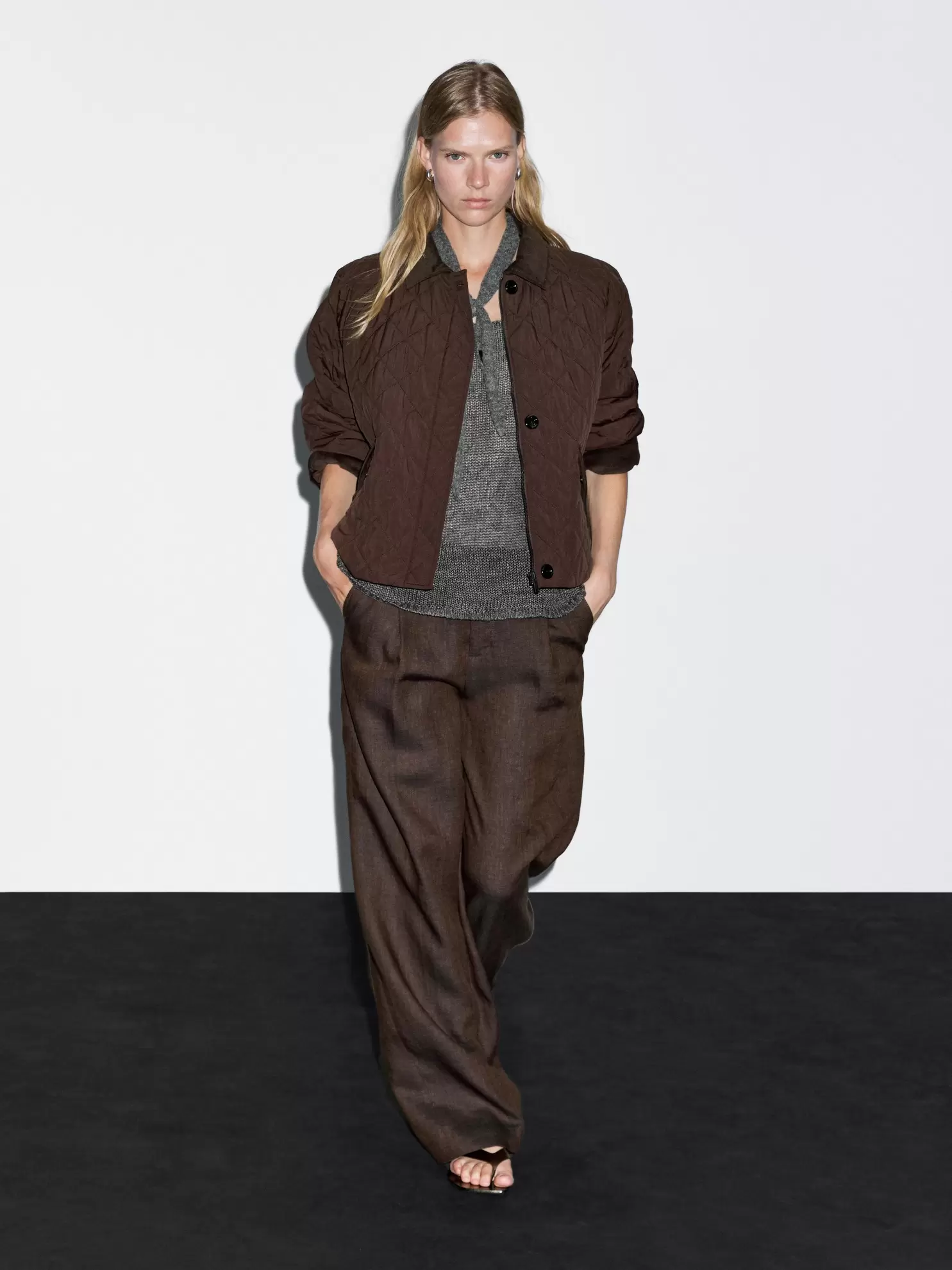 Κοντό αδιάβροχο τζάκετ με κοτλέ γιακά