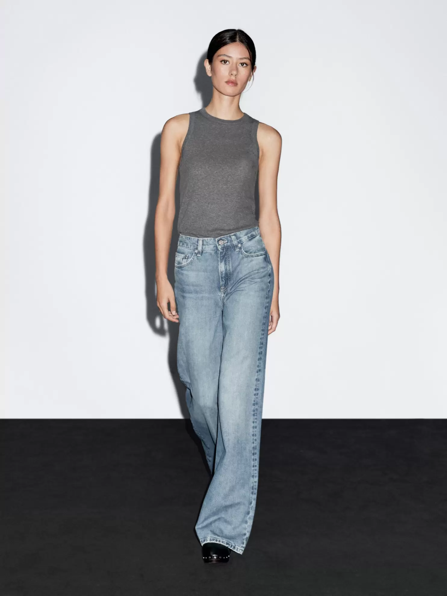 Αμάνικο τοπ από 100% βαμβάκι