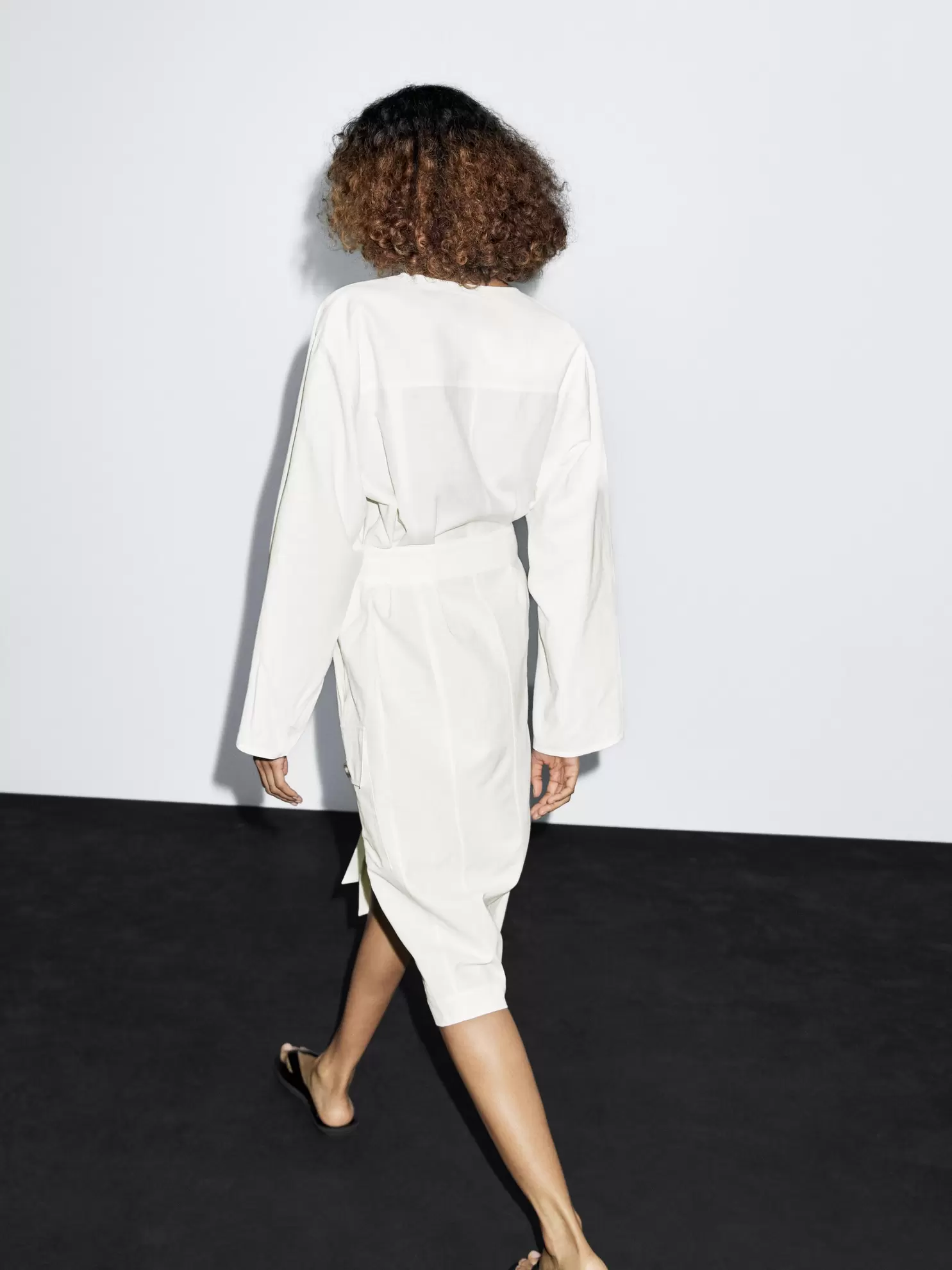 Σεμιζιέ φόρεμα με κουμπιά σε άλλο χρώμα