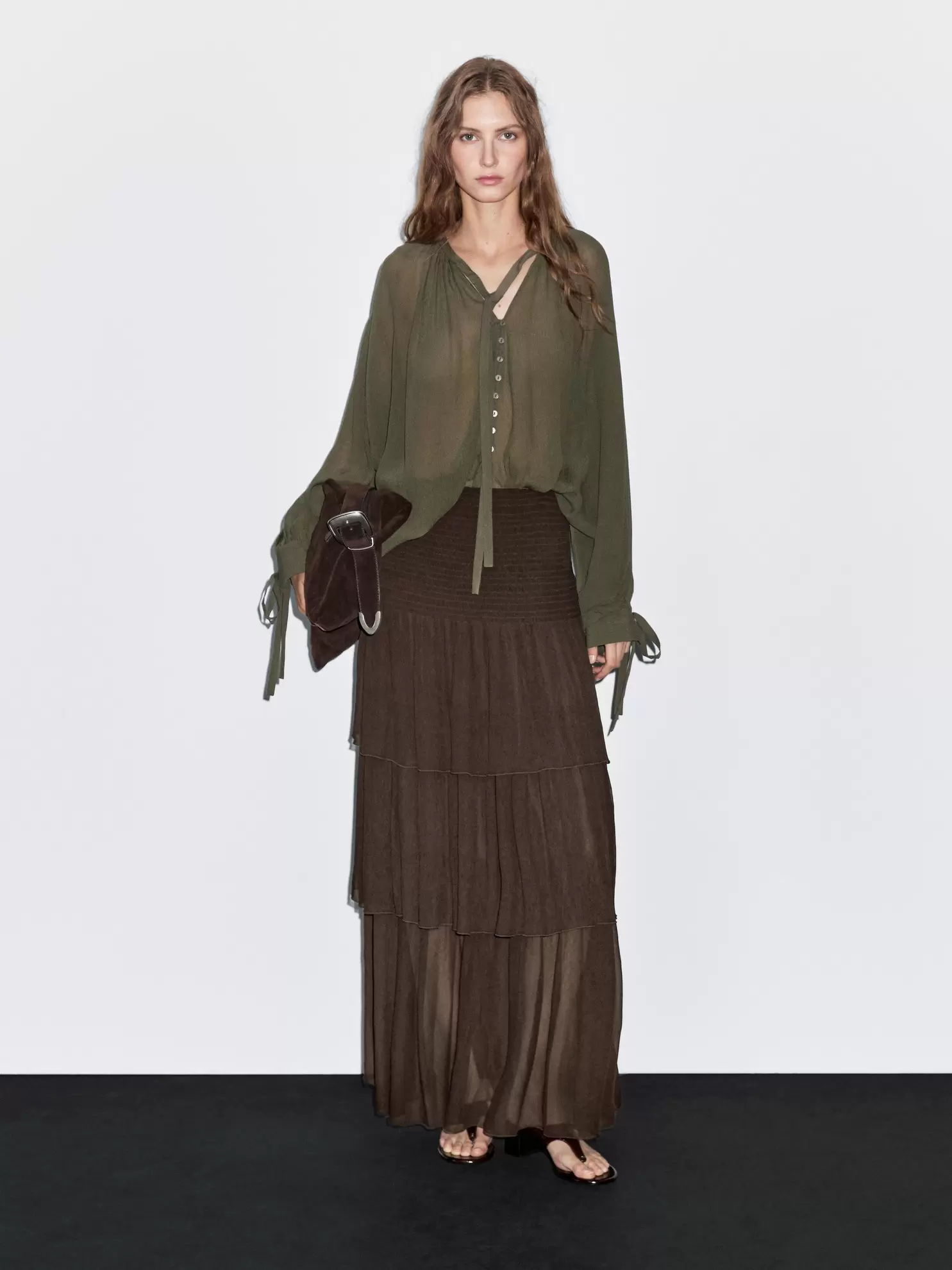 Μακριά φούστα με βολάν