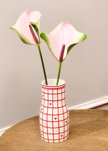 Ceramic vase with hearts