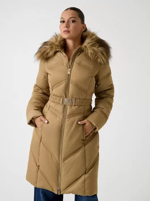 Plumífero con cinturón