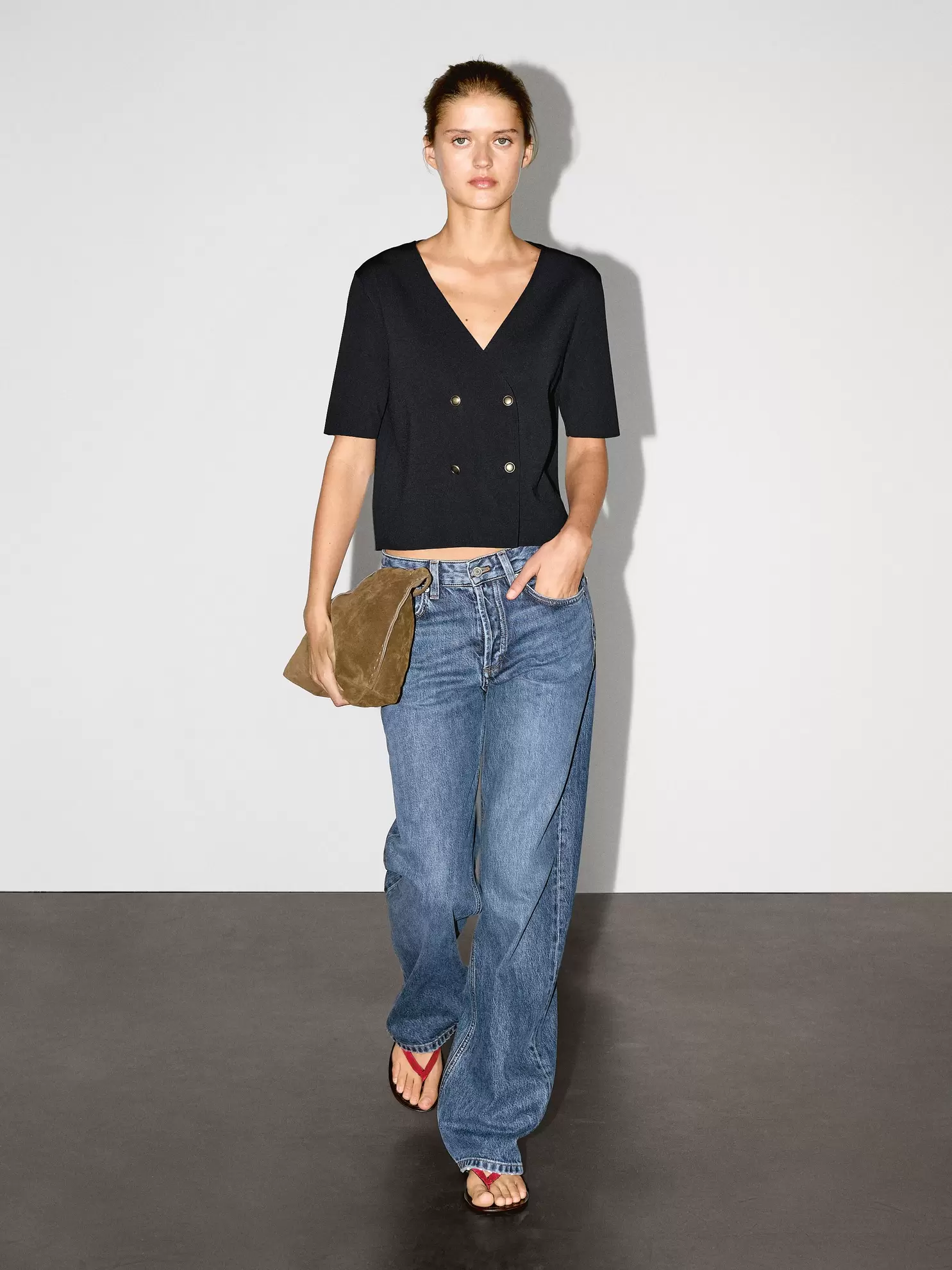 Κοντομάνικη ζακέτα με λαιμόκοψη V