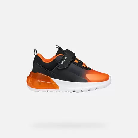 LIGHTS ACTIVART ILLUMINUS BOY Shoes with lights from €44,10 2 colors from €63,00 Most recent lowest price -30% from Price reduced from €63,00 to Original price