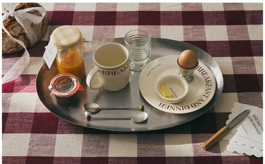 ΤΡΑΠΕΖΟΜΑΝΤΗΛΟ ΚΑΙ ΣΕΤ ΠΙΑΤΑ ΠΟΡΣΕΛΑΝΗΣ