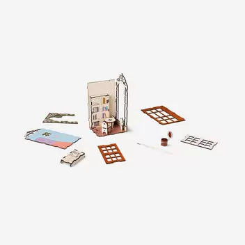 DIY wooden bookshelf decoration