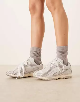 New Balance 204L scallop trainers in lilac and grey suede