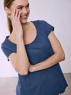 T-shirt με καμπύλη στο τελείωμα