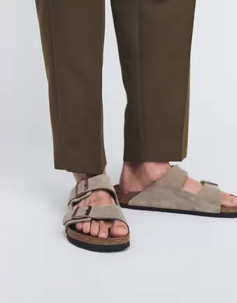 Birkenstock Unisex Arizona sandals in taupe suede