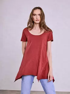 Μπλούζα με ασύμμετρο τελείωμα