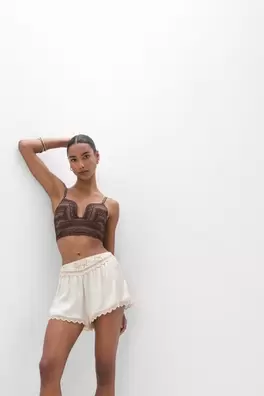 Μπούστο Monica Get Noticed