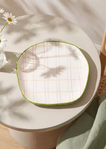 Ceramic plate with hand-painted chequered design - 15 cm
