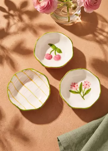 Ceramic bowls with spring designs - 3 pcs