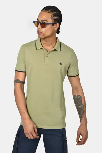 Ανδρική Μπλούζα Polo Normal Fit Από 100% Βαμβάκι Με Ριγέ Τελειώματα & Minimal Logo - ΛΑΔΙ Ανδρική Μπλούζα Polo Normal Fit Από 100% Βαμβάκι Με Ριγέ Τελειώματα & Minimal Logo - ΛΑΔΙ