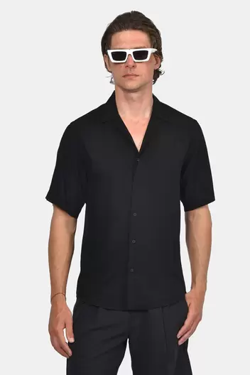 Ανδρικό Κοντομάνικο Πουκάμισο Normal Fit Από 100% Βισκόζη Με Ανοιχτό Γιακά & Minimal Style - ΜΑΥΡΟ Ανδρικό Κοντομάνικο Πουκάμισο Normal Fit Από 100% Βισκόζη Με Ανοιχτό Γιακά & Minimal Style -