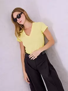 T-shirt βαμβακερό με V λαιμόκοψη