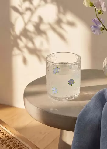 Drinking glass with blue embossed flowers - 340 ml