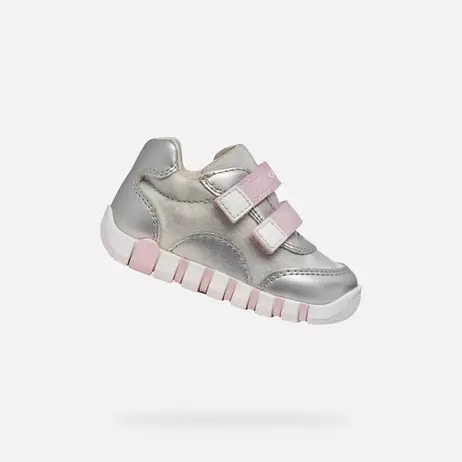 IUPIDOO BABY Toddler velcro shoes €31,80 1 color Price reduced from €53,00 to List price -40% €34,45 Previous price -8%