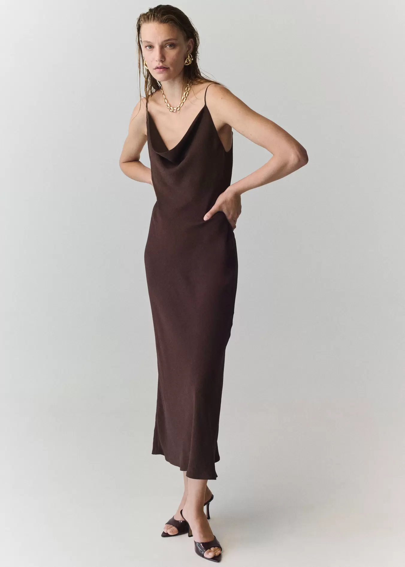 Draped dress with a crinkled effect