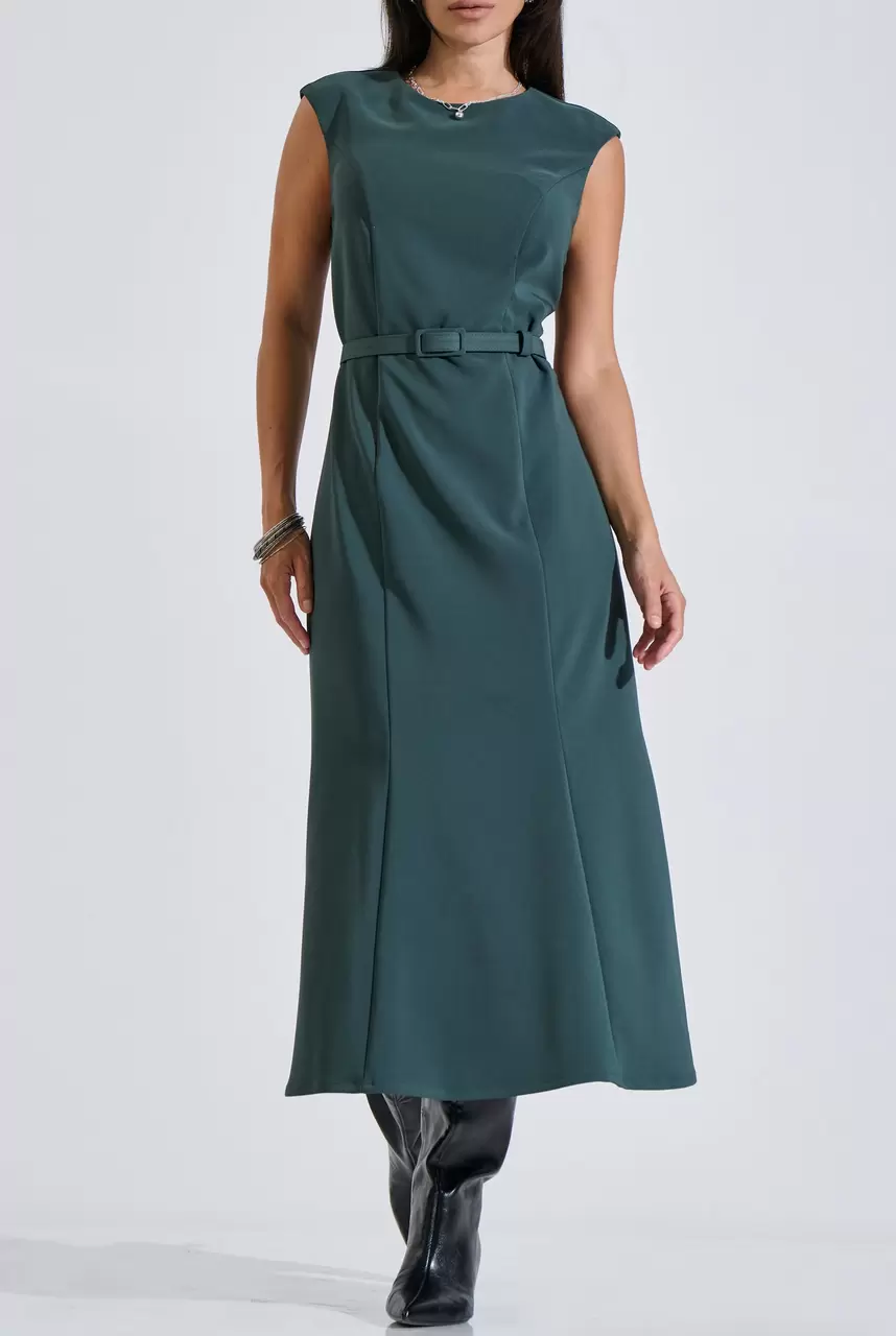 Sleeveless maxi flared dress with belt