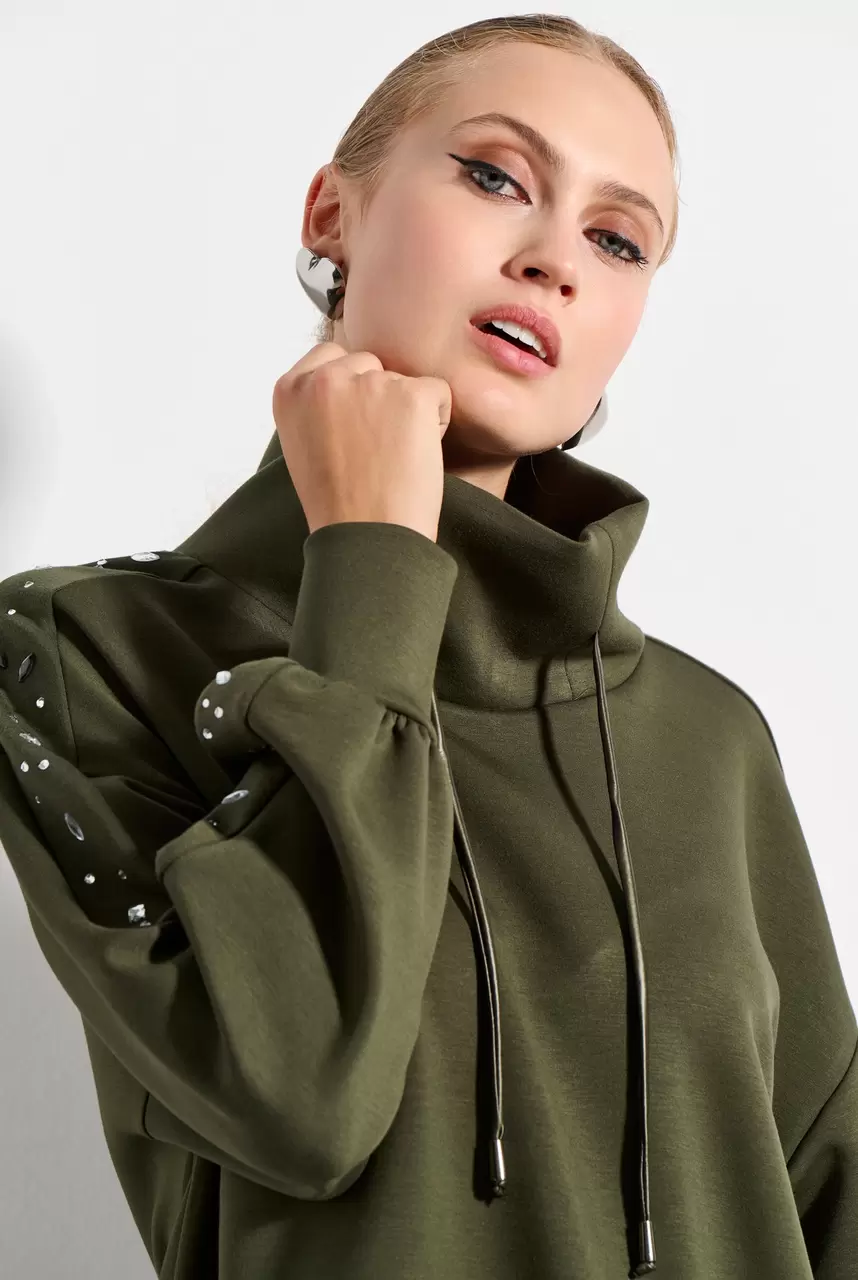 Sweatshirt with rhinestones
