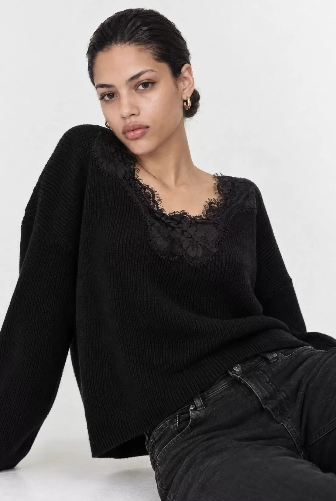 Knitted top with lace