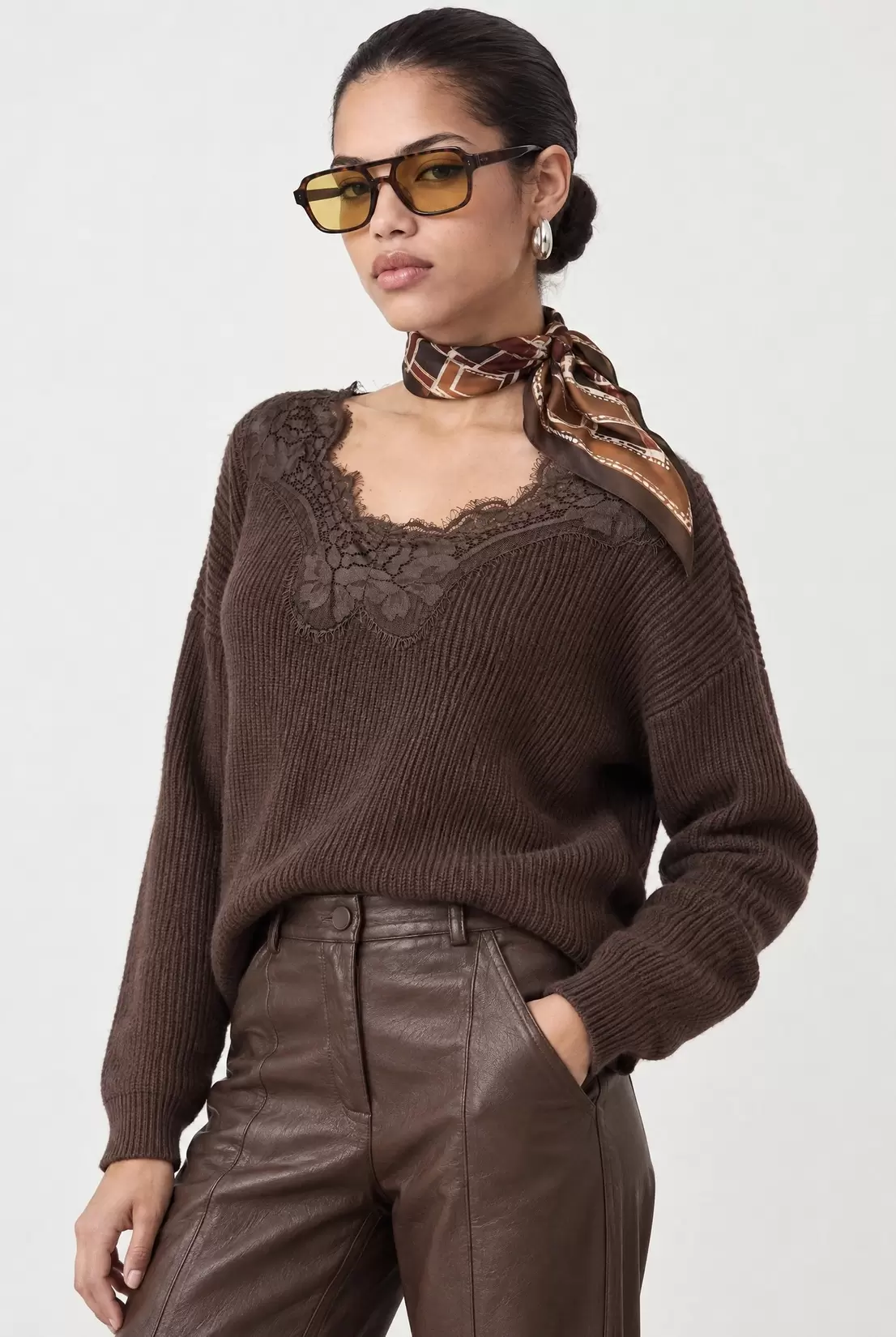 Knitted top with lace