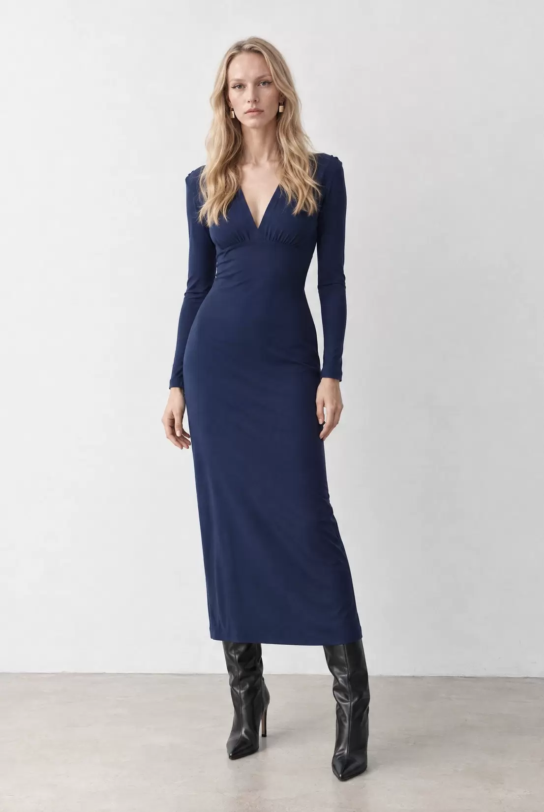 Midi dress with V-neckline