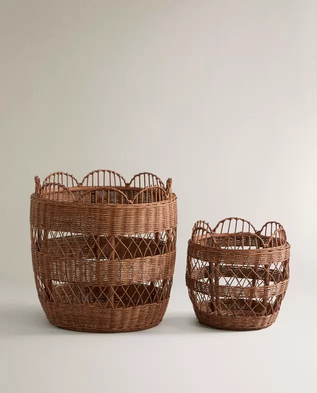 SCALLOPED RATTAN BASKET