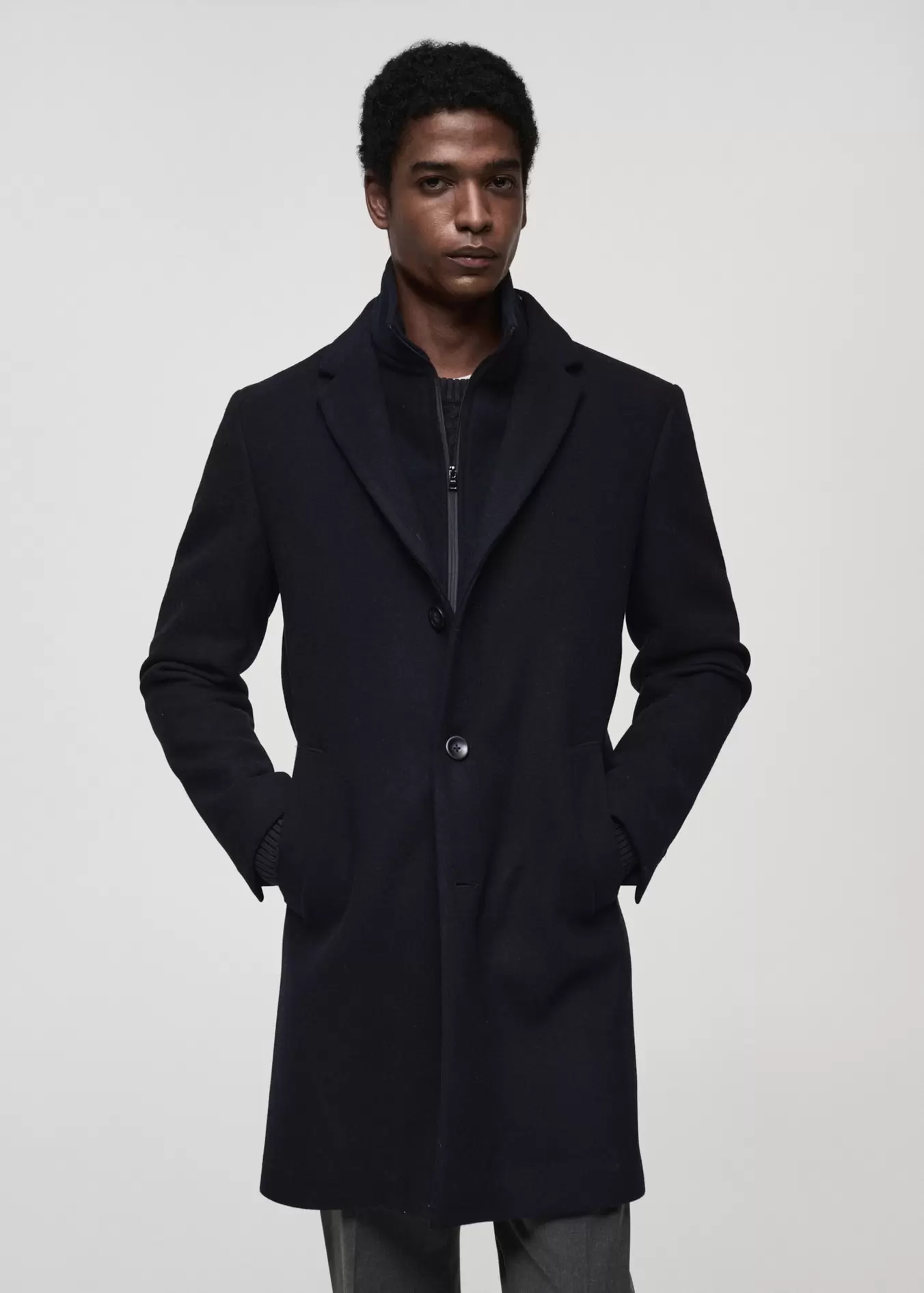 Wool coat with detachable collar