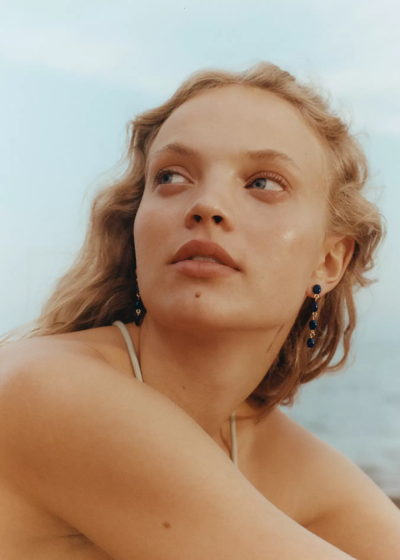 Stone hanging earrings