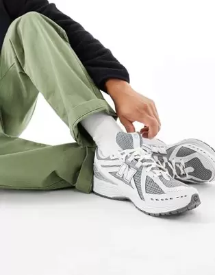 New Balance 1906 unisex sneakers in gray and white detail