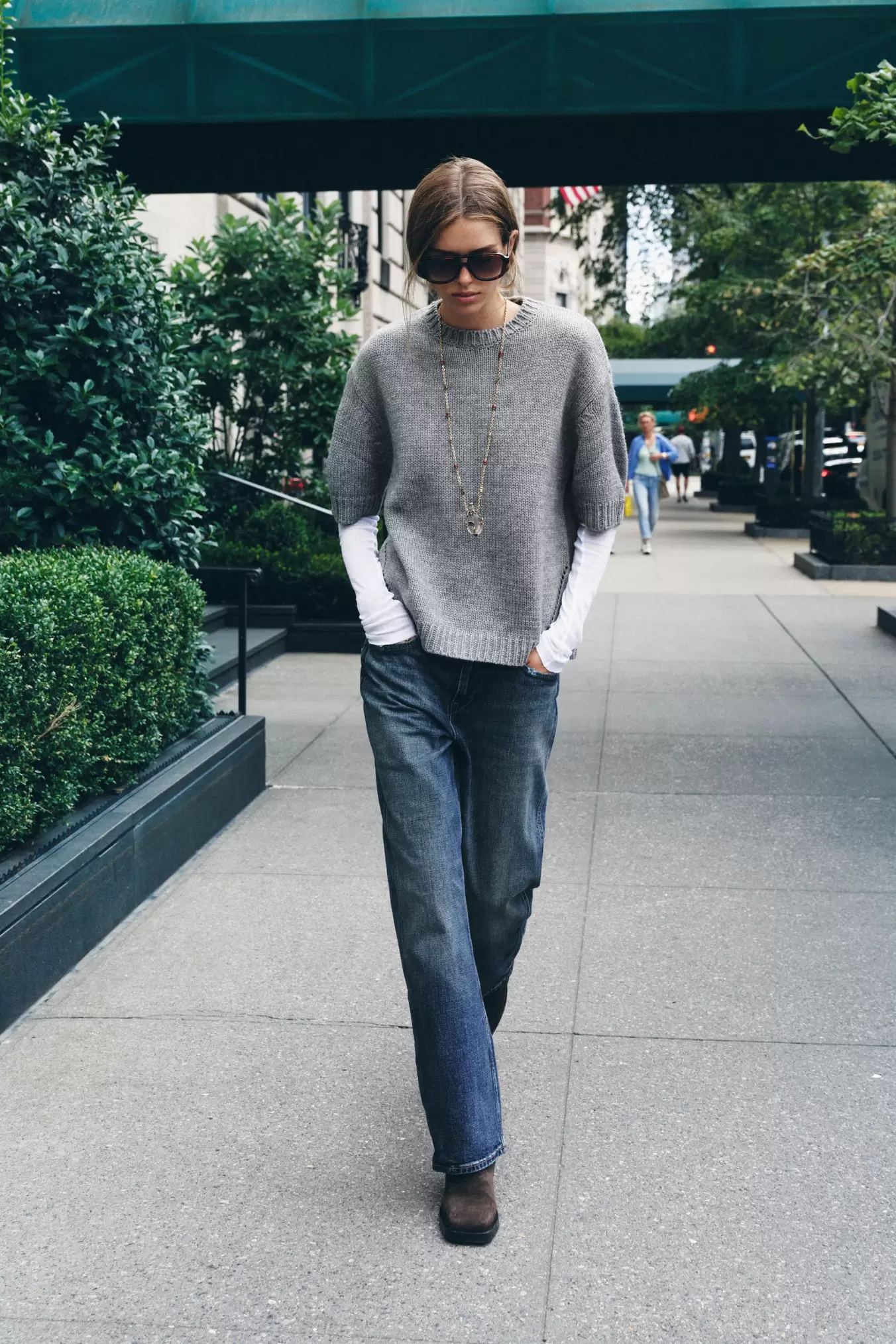 OVERSIZED SHORT SLEEVE KNIT SWEATER