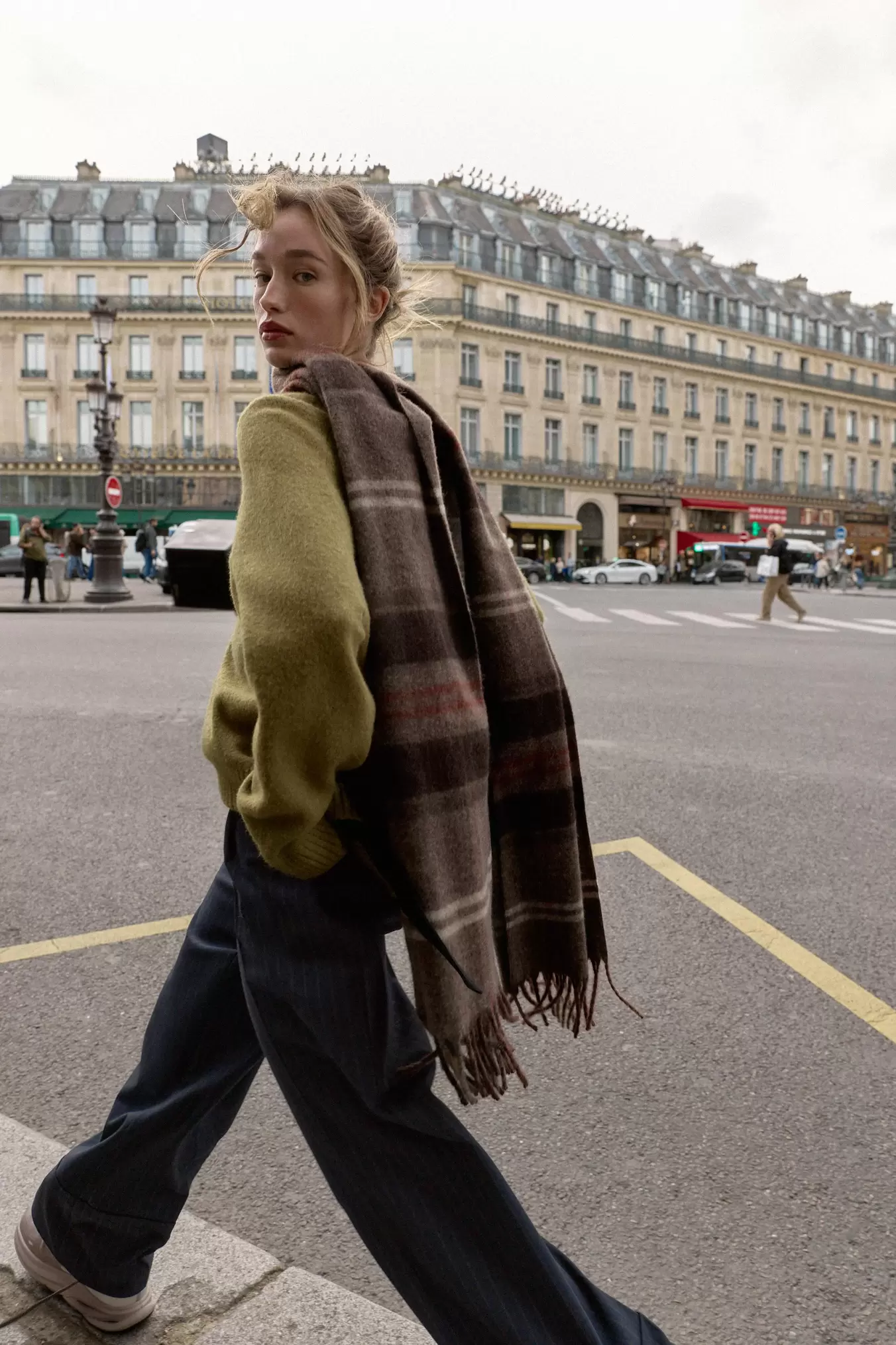 PLAID FRINGED SCARF