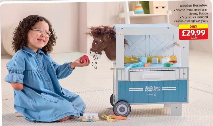 Club - Wooden Horsebox