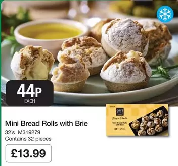 Mini Bread Rolls with Brie 32's M319279