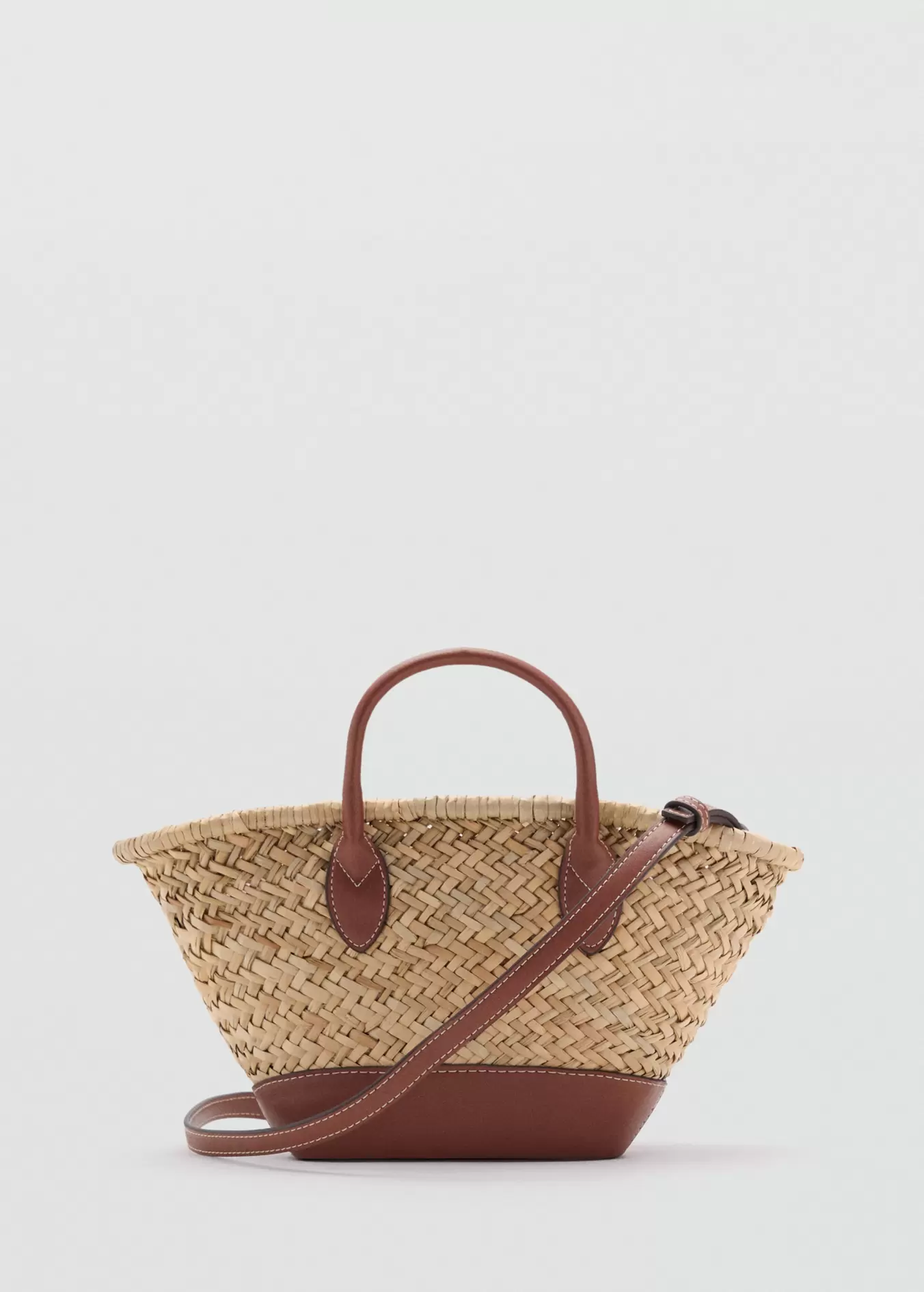 Small natural fibre basket