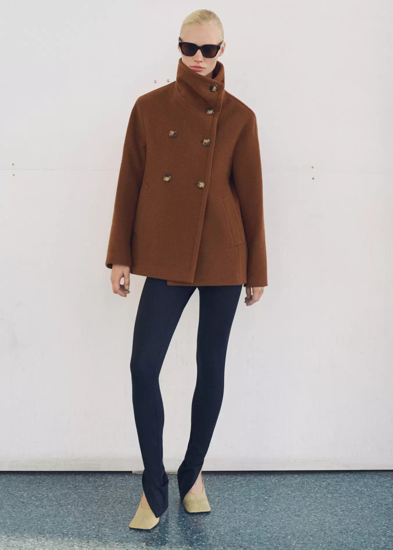 Short double-breasted wool coat