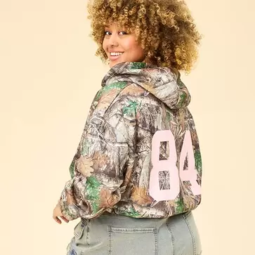 Juniors plus camo hoodie