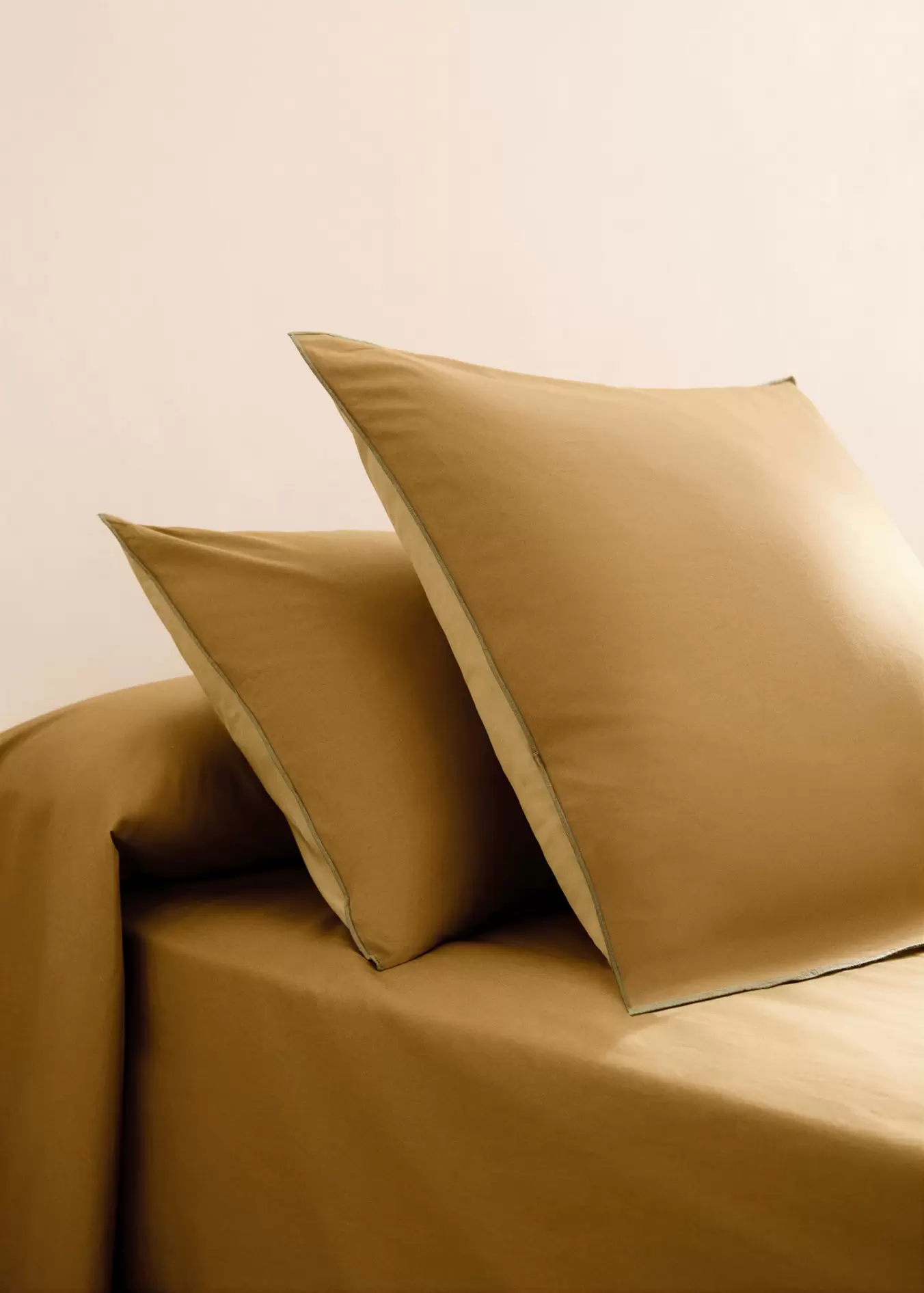 Two cotton percale reversible pillowcases 60x60 cm