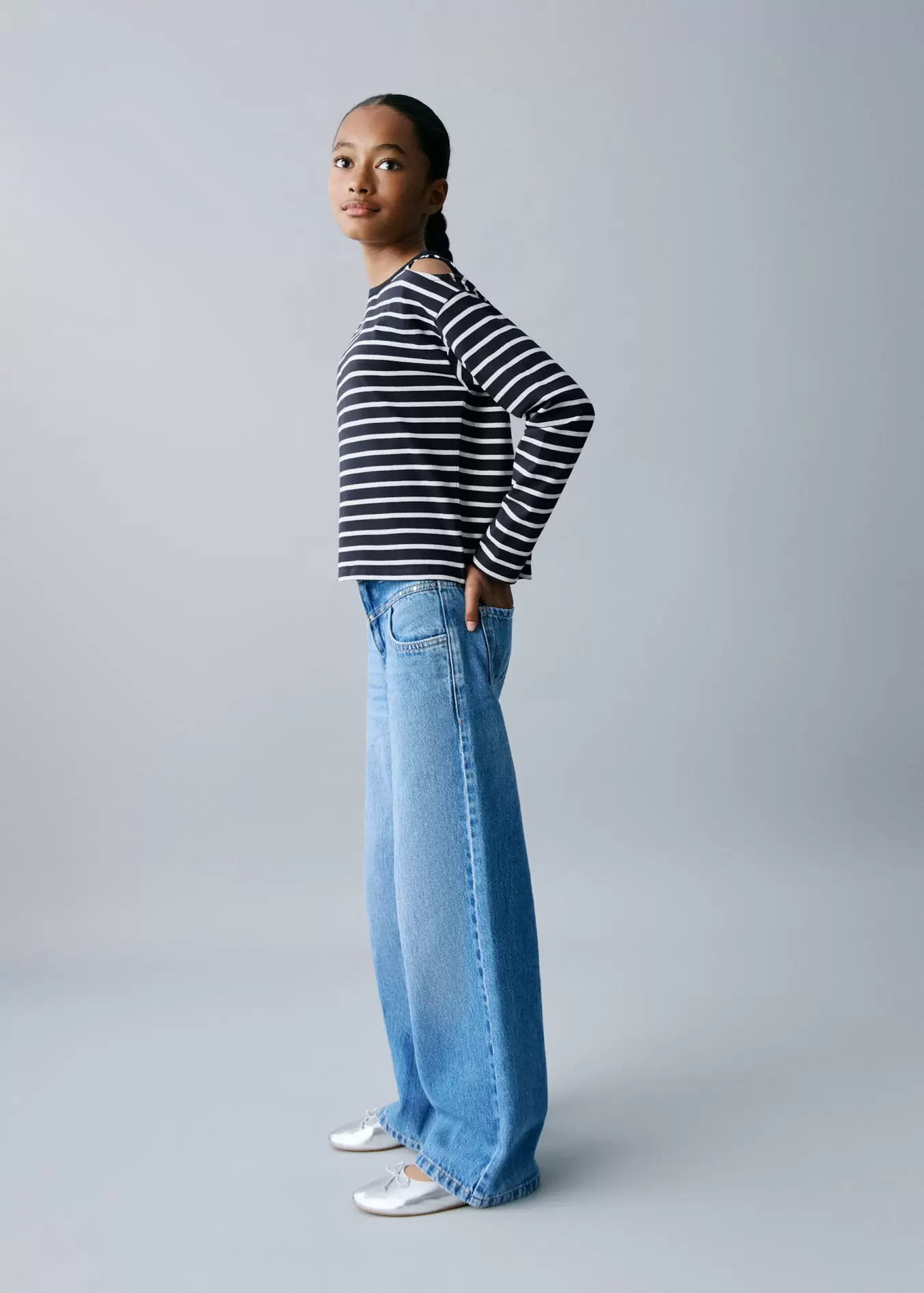 Striped t-shirt with cut-out