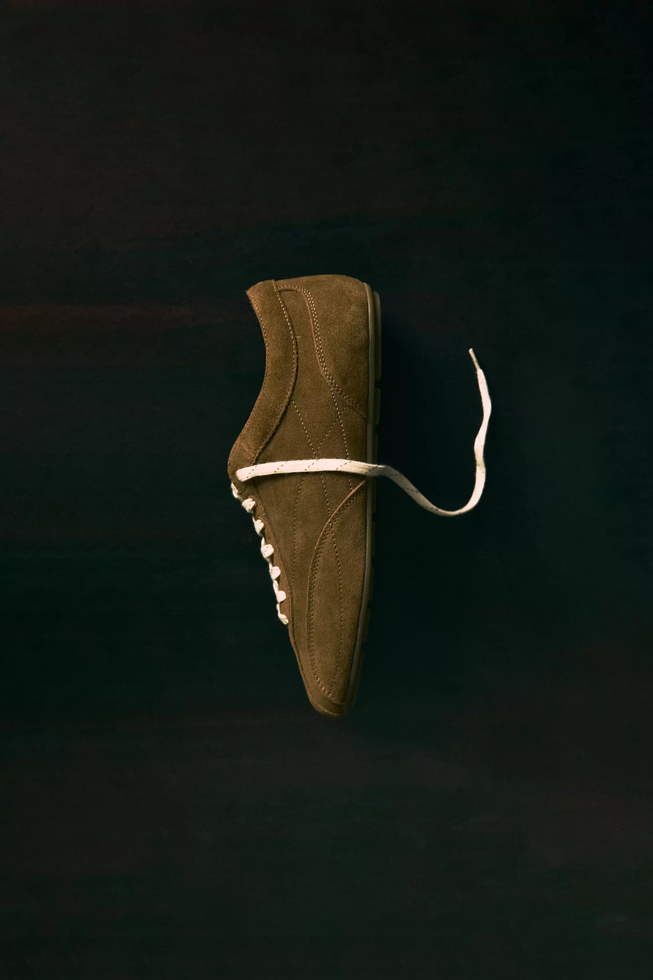 LIMITED EDITION LEATHER SNEAKERS