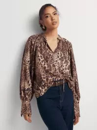 Textured Balloon Sleeve Tunic Blouse