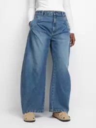 The FIX Women's Medium Wash Pleated Barrel Jeas