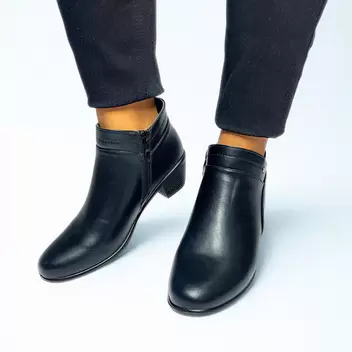 Savoy black ankle block heel boot