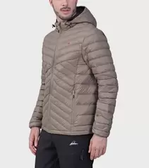 Novak con capucha