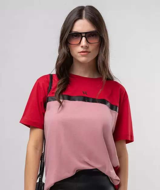 Remerón jersey fine con recorte central combinado en engomado negro - Línea amplia